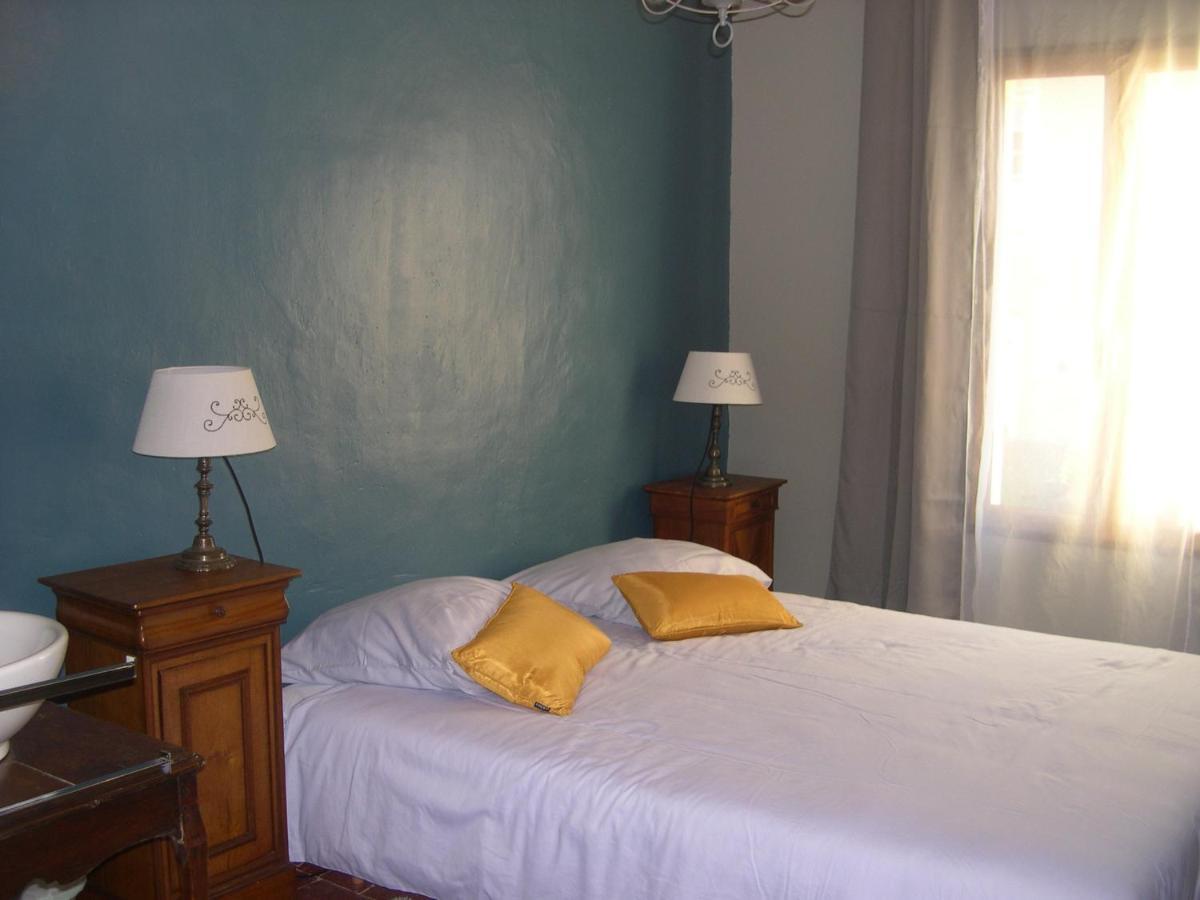 L'ancien prieuré Bed and Breakfast Saint-Jean-de-la-Motte Esterno foto